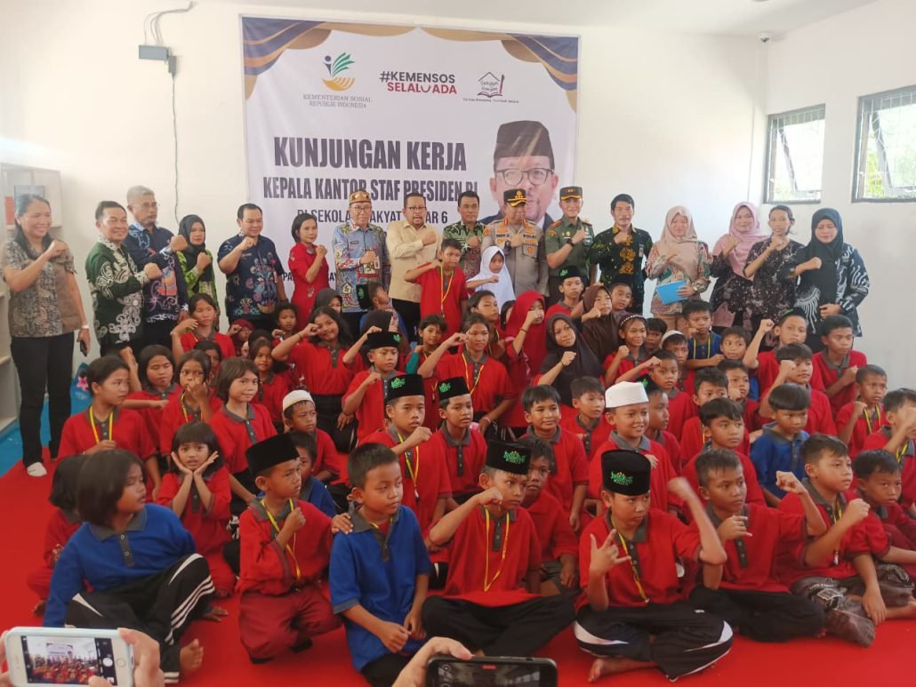 Kepala Staf Kepresidenan Sampaikan Tiga Pesan Presiden kepada Siswa Sekolah Rakyat Palangka Raya